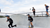 Børn skater og kører på løbehjul