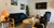 Opholdsstue med sofa og TV