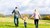 Familie går i naturen