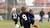 Drenge der spiller fodbold