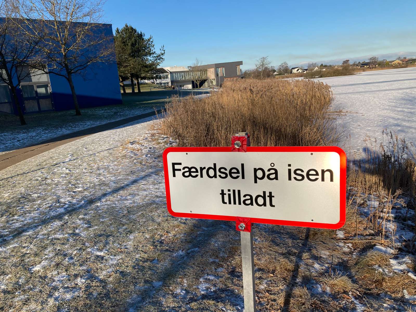Vinter skilt Færdsel på isen tilladt