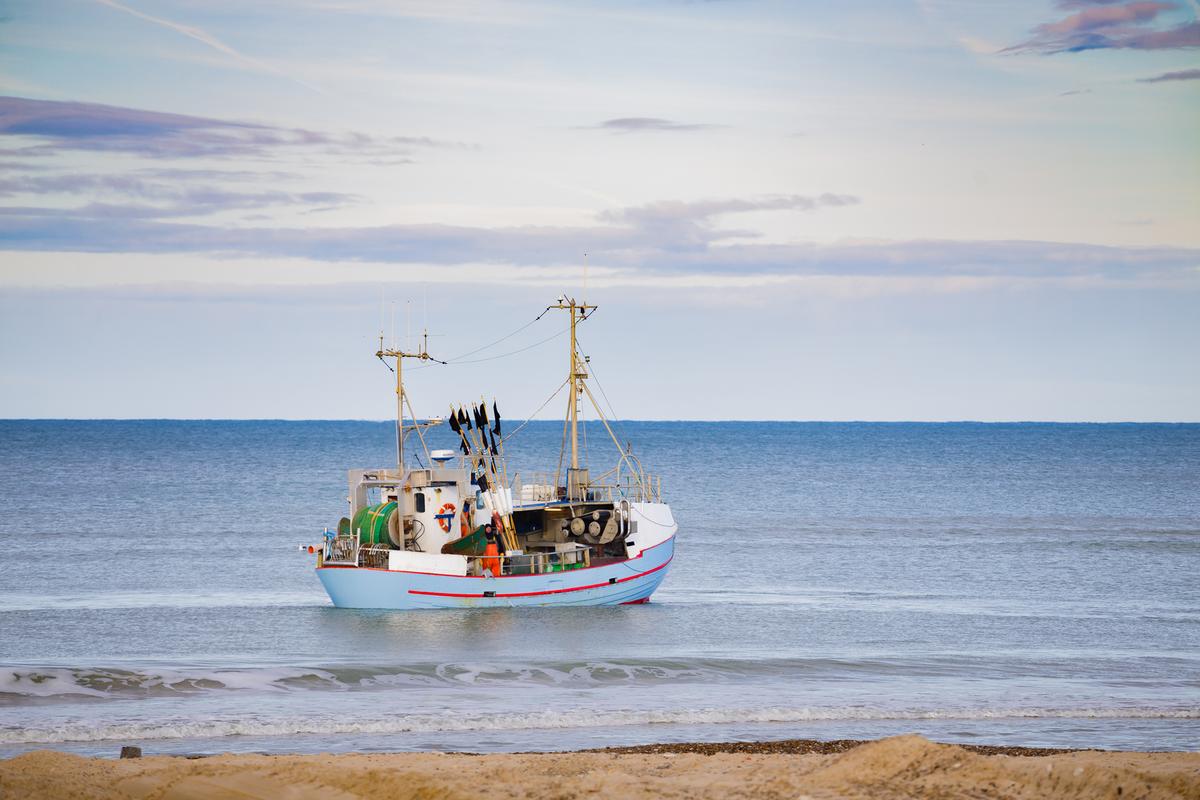 Fiskekutter på vandet