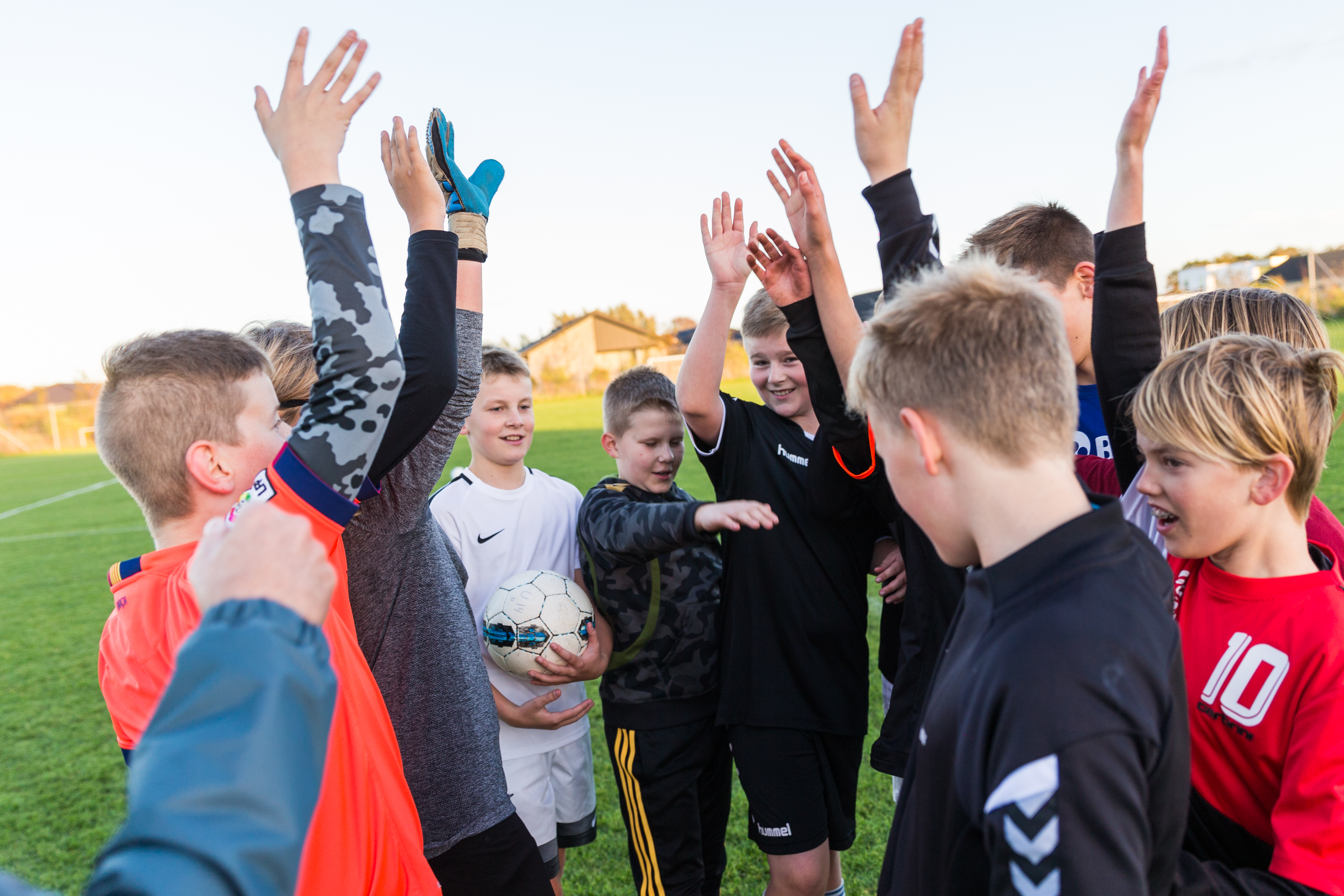 Begejstrede fodbolddrenge