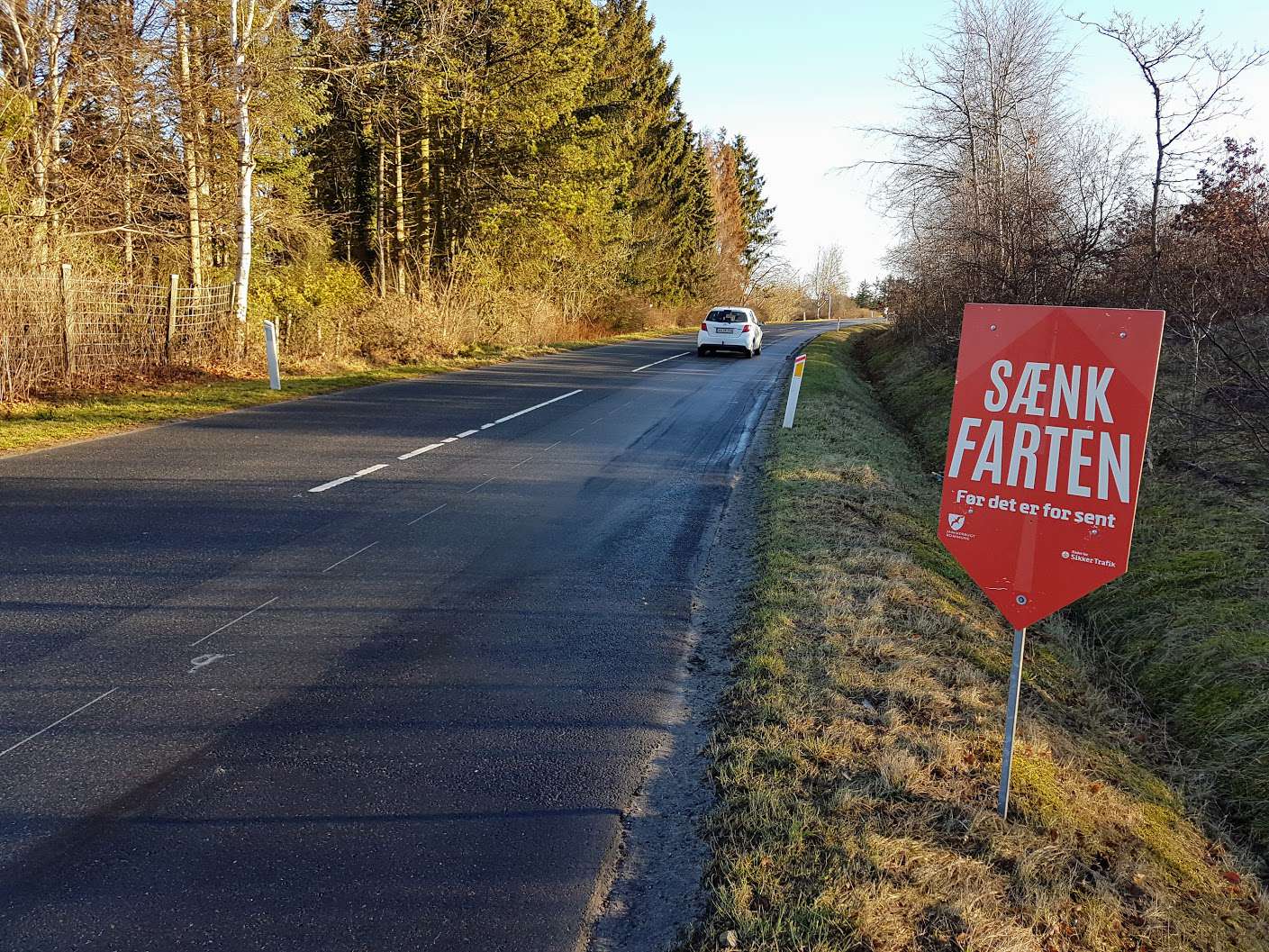 Sænk farten skilt