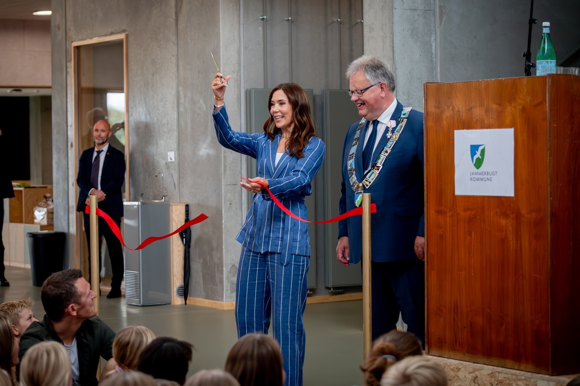Kronprinsesse Mary klipper den røde snor
