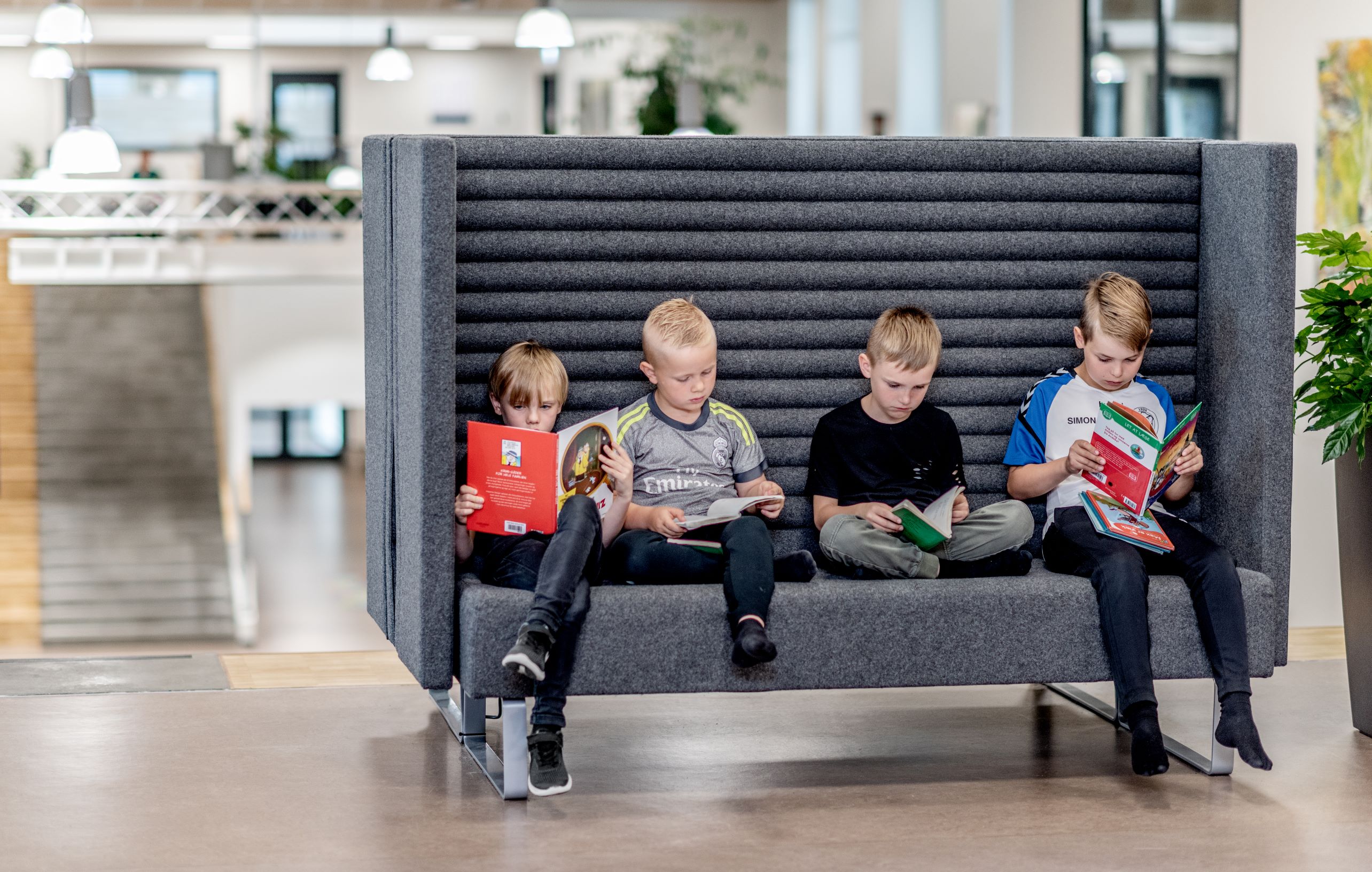 Elever læser